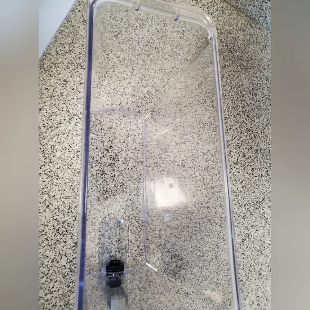 Brita Water Filter Dispenser with Black Lid - Picture 4 of 9